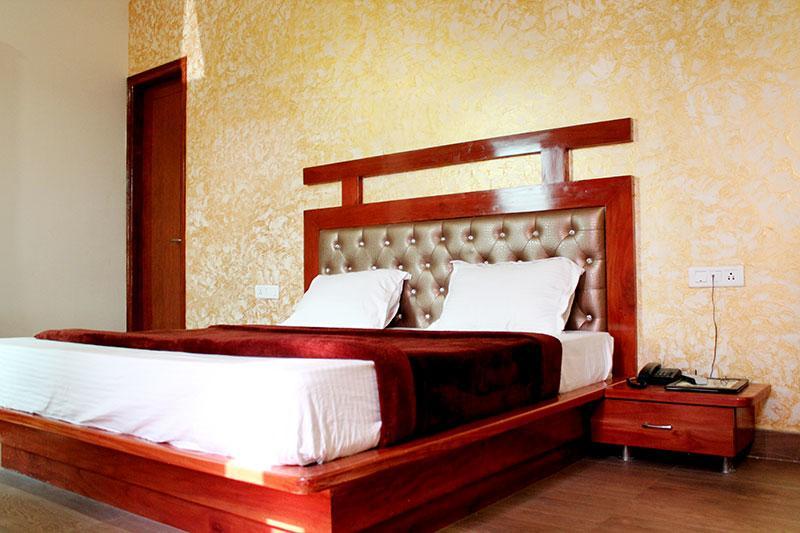 Grace Hotel Karnāl Extérieur photo