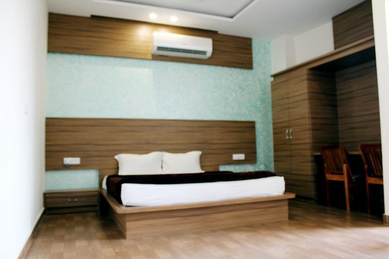 Grace Hotel Karnāl Extérieur photo