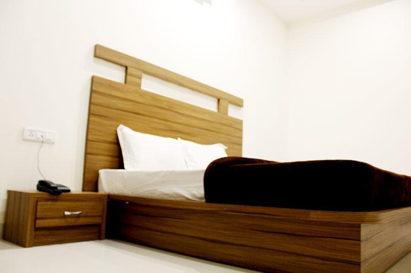 Grace Hotel Karnāl Extérieur photo