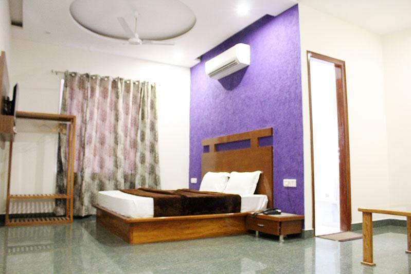 Grace Hotel Karnāl Extérieur photo