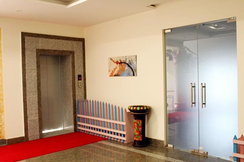 Grace Hotel Karnāl Extérieur photo